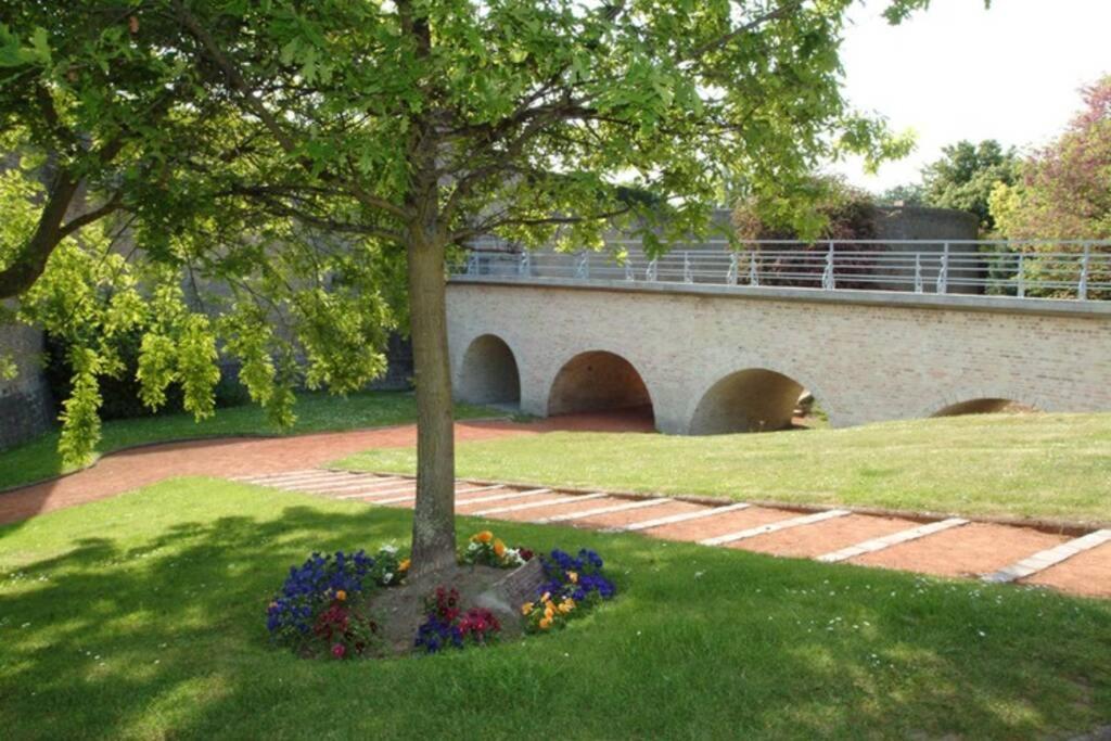 Au Coeur Des Remparts, Residence Du Chateau* Gravelines Exteriér fotografie