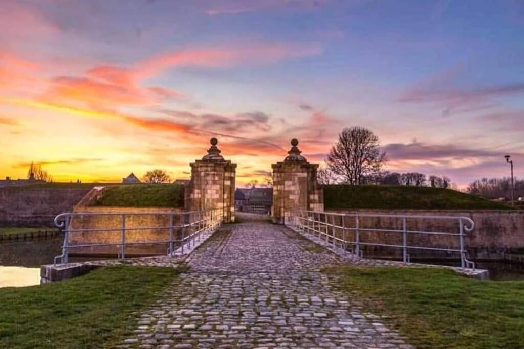 Au Coeur Des Remparts, Residence Du Chateau* Gravelines Exteriér fotografie